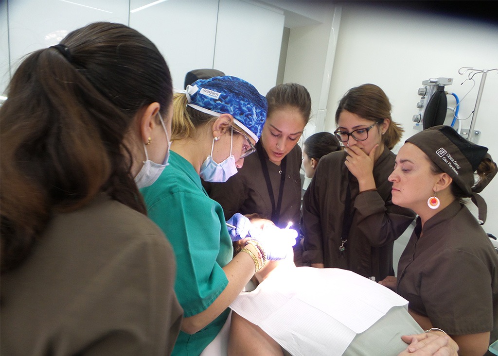 periodoncia sangrado encías Rubí