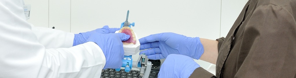 Área de prótesis propia en nuestra clínica dental en Terrassa